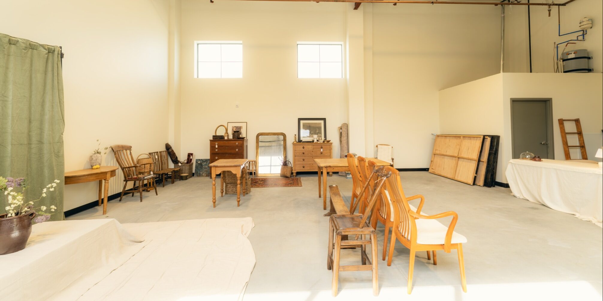 Describe image 1 here